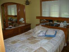 Modern Oak Queen Sized Bedroom Set 