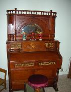 Oak Country Victorian Pump Organ