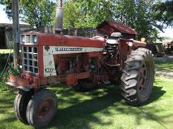                         IH Farmall 666 Tractor