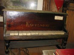 Excelsior Toy Piano 