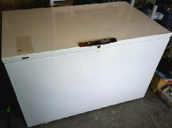  White-Westinghouse Deluxe Chest Freezer